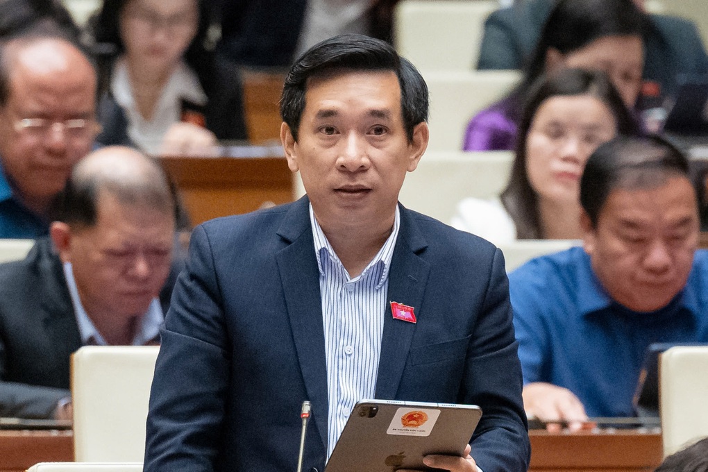 Delegat från nationalförsamlingen ger råd om  Đại biểu Quốc hội hiến kế “đỗ xe trước cửa nhà dân mà không gây tranh cãi” - 1