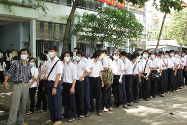 Năm học mới mang “màu sắc” dịch cúm 