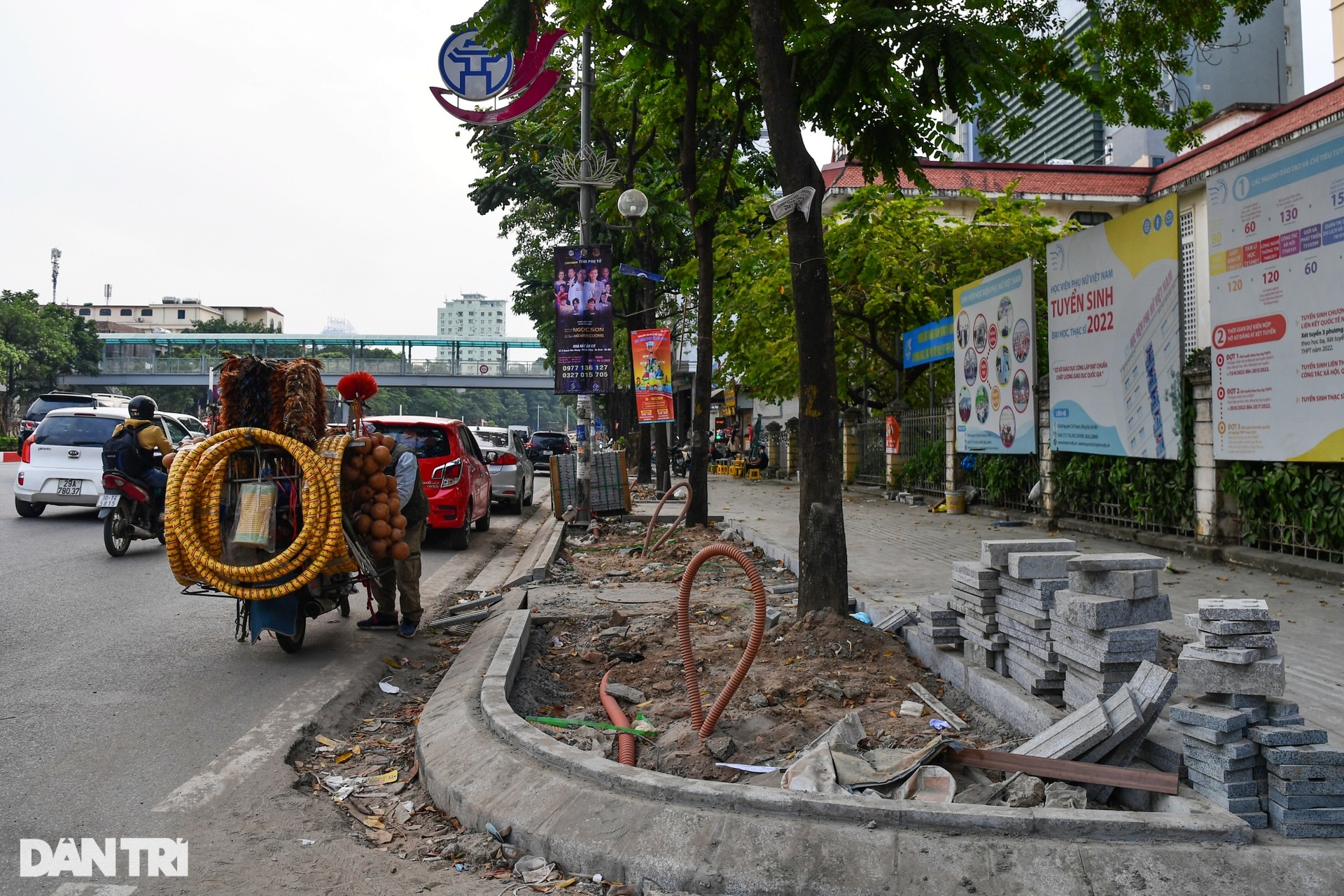 Người dân khổ sở vì vỉa hè đường đẹp nhất Việt Nam bị đào bới dở dang - 3 Người dân khổ sở vì vỉa hè đường đẹp nhất Việt Nam bị đào bới dở dang - 3