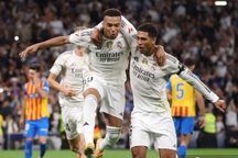 Mbappe lập cú đúp, Real Madrid thắng đậm Valencia và hơn Barcelona 8 điểm