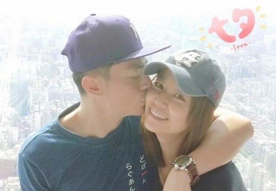 “Ông xã” và “tình cũ” của Lâm Tâm Như thân thiết - 6 “Ông xã” và “tình cũ” của Lâm Tâm Như thân thiết - 6