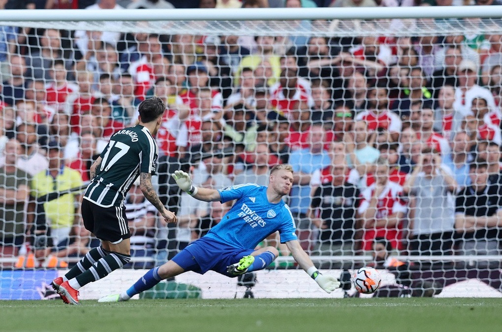 Trọng tài Mike Dean giải thích lý do VAR tước bàn thắng của Man Utd - 1 Trọng tài Mike Dean giải thích lý do VAR tước bàn thắng của Man Utd - 1