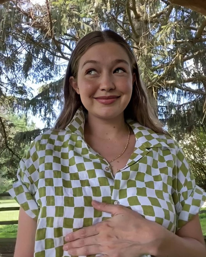 Gigi Hadid lần đầu khoe bụng bầu 7 tháng, vóc dáng lên cân cùng nhan sắc nhiều thay đổi gây chú ý lớn - Ảnh 5. Gigi Hadid lần đầu khoe bụng bầu 7 tháng, vóc dáng lên cân cùng nhan sắc nhiều thay đổi gây chú ý lớn - Ảnh 5.