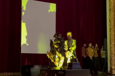 Tác phẩm điêu khắc ánh sáng được trình diễn tại tiệc đón Tổng thống Putin