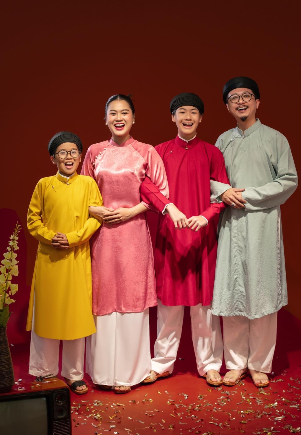 Hứa Minh Đạt tiết lộ Lâm Vỹ Dạ không ghen khi chồng đóng phim tình cảm - 2 Hứa Minh Đạt tiết lộ Lâm Vỹ Dạ không ghen khi chồng đóng phim tình cảm - 2