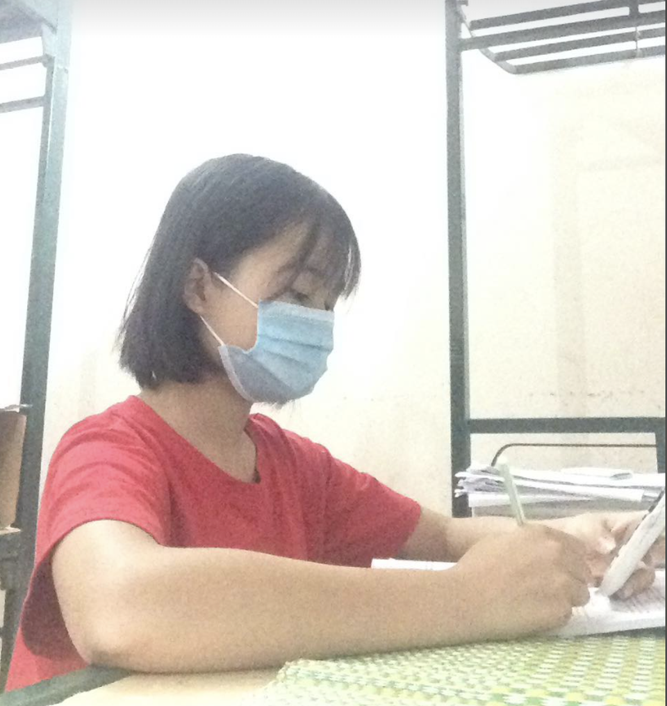 Vớt từng tý mạng để ôn thi của nữ sinh lớp 12 trong khu cách ly Bắc Ninh - 1 Vớt từng tý mạng để ôn thi của nữ sinh lớp 12 trong khu cách ly Bắc Ninh - 1