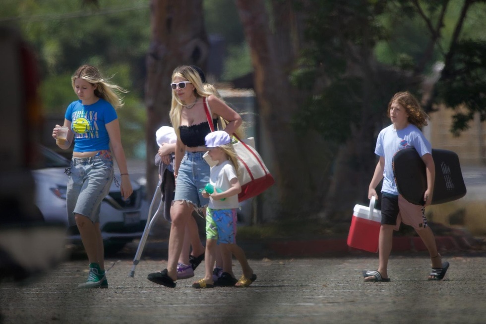 Vì đâu nữ diễn viên con nhà triệu phú phải sống cảnh vô gia cư cùng 5 con? - 7