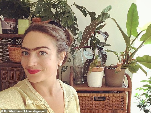 Câu chuyện về cô gái... không cạo râu thu hút sự chú ý - 7 Câu chuyện về cô gái... không cạo râu thu hút sự chú ý - 7