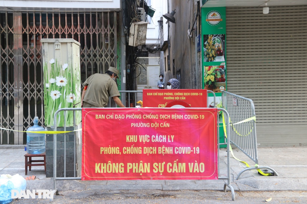 Hà Nội lấy 300 mẫu xét nghiệm SARS-CoV-2 cho người dân ở chợ Ngọc Hà - 3 Hà Nội lấy 300 mẫu xét nghiệm SARS-CoV-2 cho người dân ở chợ Ngọc Hà - 3