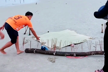 Phát hiện thi thể không đầu trôi vào bãi biển