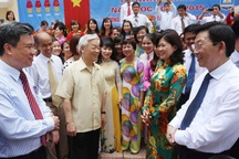 Tổng Bí thư và kỷ niệm trường cũ: "Xin phép thầy cô gọi em là cựu học sinh"