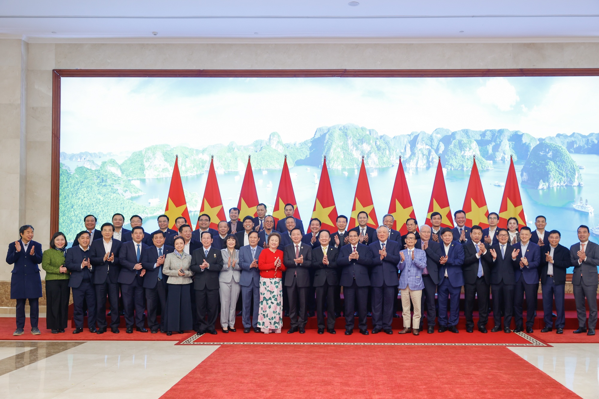 Sự trỗi dậy của đại bàng nội và động lực để Việt Nam vươn mình cất cánh - 2 Sự trỗi dậy của đại bàng nội và động lực để Việt Nam vươn mình cất cánh - 2