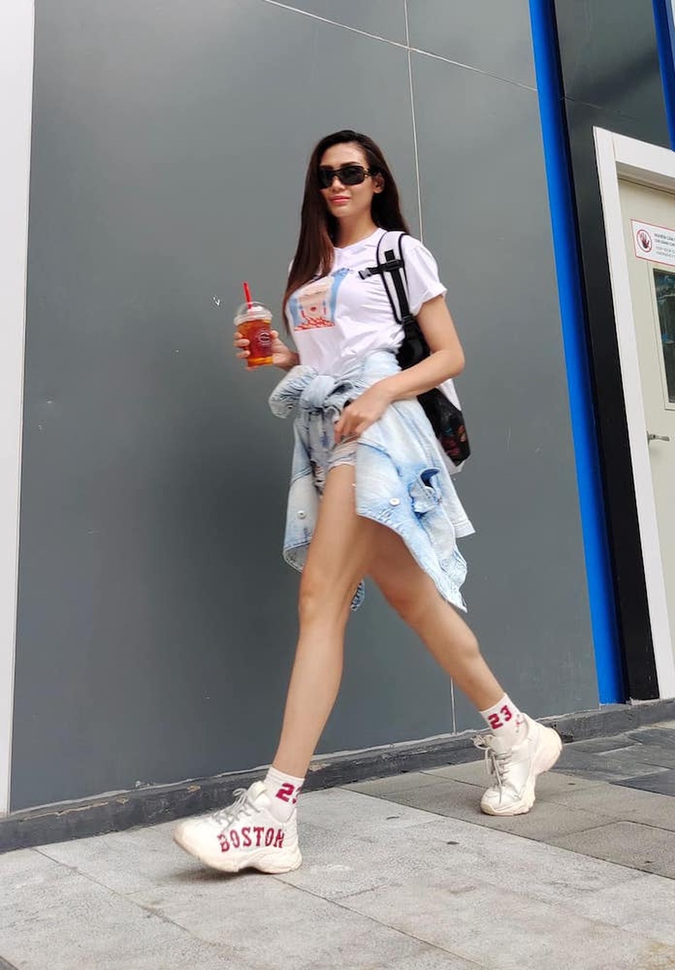 Hari Won, Thuý Ngân, Lan Ngọc “cosplay” mẹ thời trẻ - 6 Hari Won, Thuý Ngân, Lan Ngọc “cosplay” mẹ thời trẻ - 6