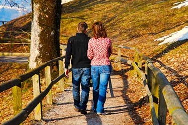 Đi bộ nhanh: Phương pháp trị liệu hiệu quả sau đột quỵ