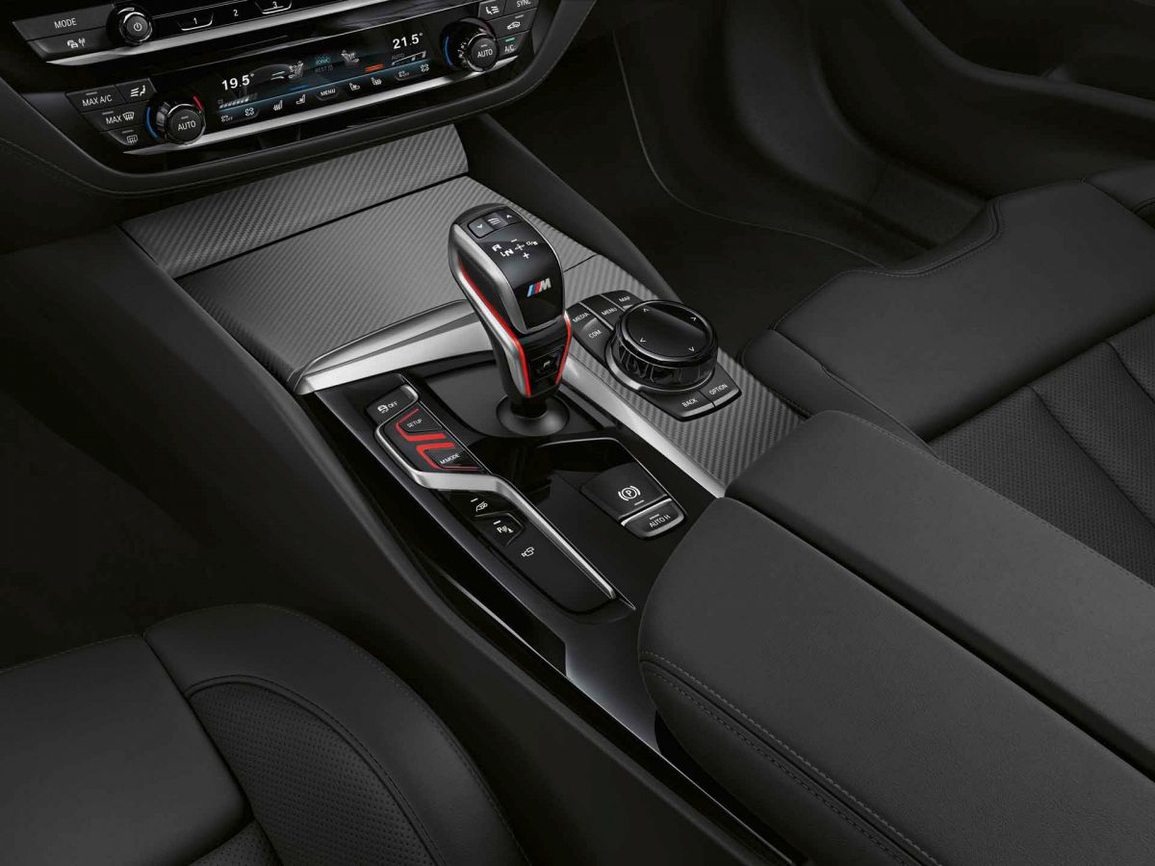 Đốt xe thể thao BMW M5 để tưởng nhớ bạn hay chỉ là chiêu trò câu view? - 7 Đốt xe thể thao BMW M5 để tưởng nhớ bạn hay chỉ là chiêu trò câu view? - 7