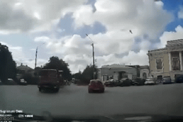 Khoảnh khắc thành phố cảng của Nga bị tập kích tên lửa