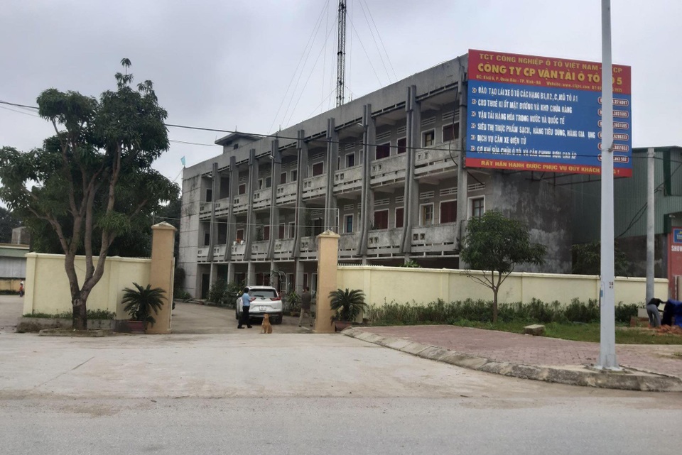 Nghệ An: Công ty vận tải xây hàng loạt ki-ốt không phép cho thuê - 1 Nghệ An: Công ty vận tải xây hàng loạt ki-ốt không phép cho thuê - 1