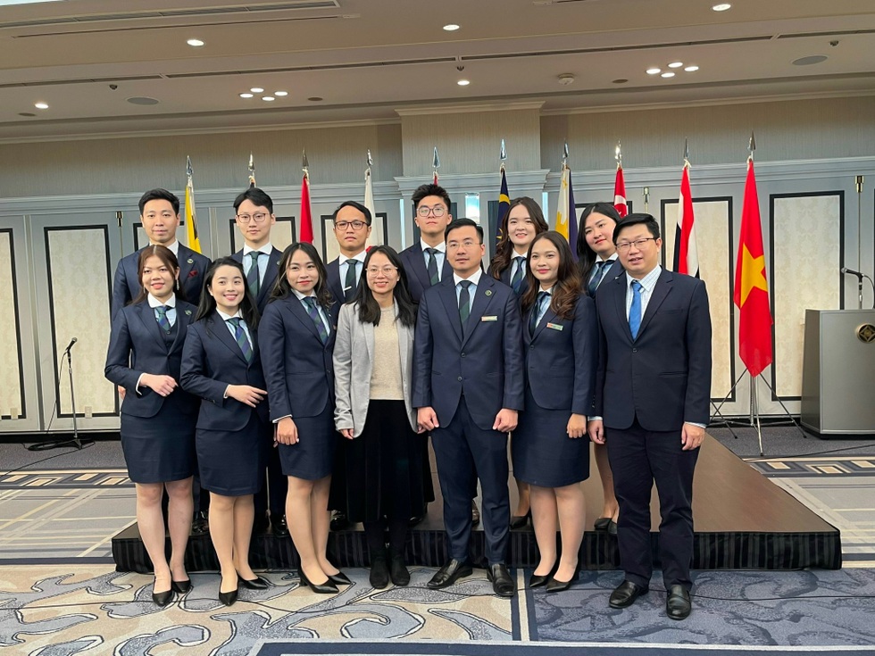 Nữ thiếu úy, bác sĩ là công dân trẻ tiêu biểu TPHCM, từng tới 20 quốc gia - 14 Nữ thiếu úy, bác sĩ là công dân trẻ tiêu biểu TPHCM, từng tới 20 quốc gia - 14