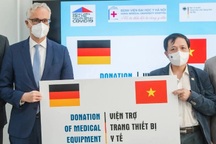 Đức hỗ trợ Việt Nam thiết bị y tế chống Covid-19 trị giá 21 tỷ đồng