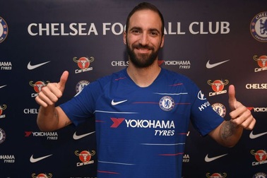 Nhật ký chuyển nhượng ngày 24/1: Chelsea chính thức đón “bom tấn” Higuain