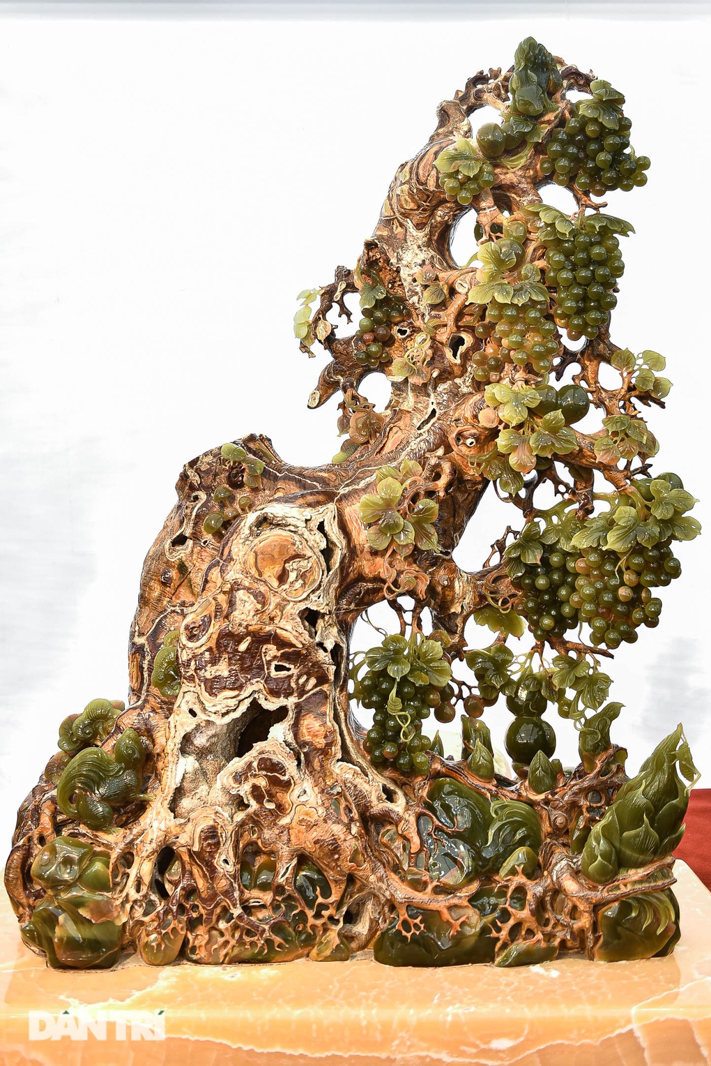 Chiêm ngưỡng cây nho từ ngọc nguyên khối độc nhất vô nhị ở Việt Nam - 5