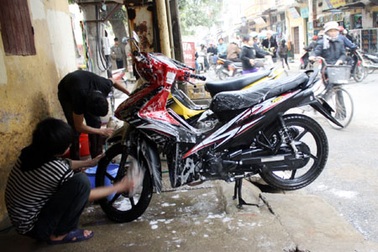 Đổ xô đi rửa xe ngày cuối năm
