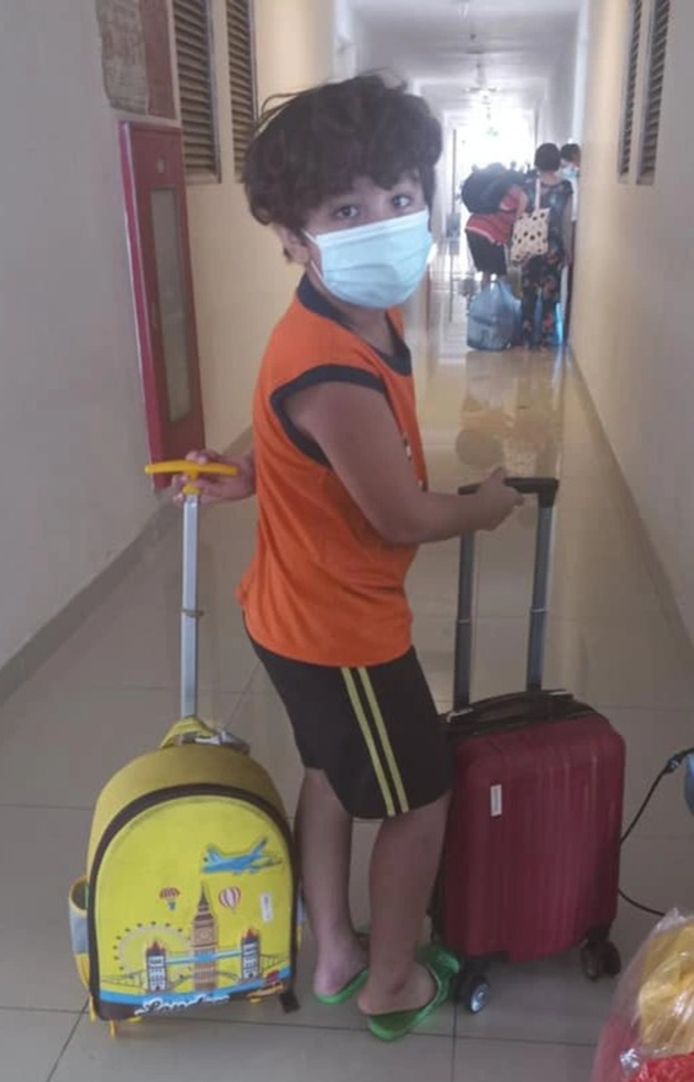 Diễn viên Kim Đào và con trai về nhà sau điều trị Covid-19 thành công - 2 Diễn viên Kim Đào và con trai về nhà sau điều trị Covid-19 thành công - 2