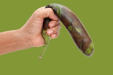 Người đàn ông 44 tuổi gãy "cậu nhỏ" khi đang lướt Tik Tok