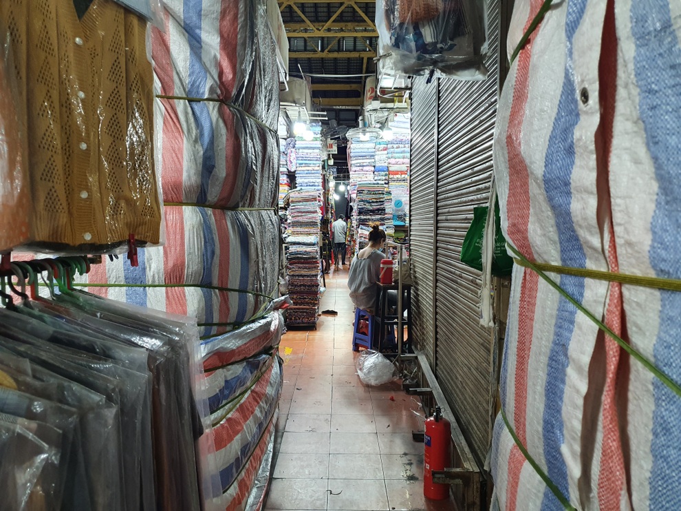 Tiểu thương Sài Gòn vật lộn với dịch dã: Hơn 50 năm chưa từng ế như vậy - 4 Tiểu thương Sài Gòn vật lộn với dịch dã: Hơn 50 năm chưa từng ế như vậy - 4