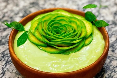 Vợ đảm trổ tài làm sinh tố "hoa hồng" bổ dưỡng, giải nhiệt mùa hè