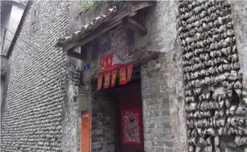 Ngôi nhà làm từ hàng trăm nghìn vỏ hàu, tồn tại suốt mấy trăm năm không đổ - 1 Ngôi nhà làm từ hàng trăm nghìn vỏ hàu, tồn tại suốt mấy trăm năm không đổ - 1