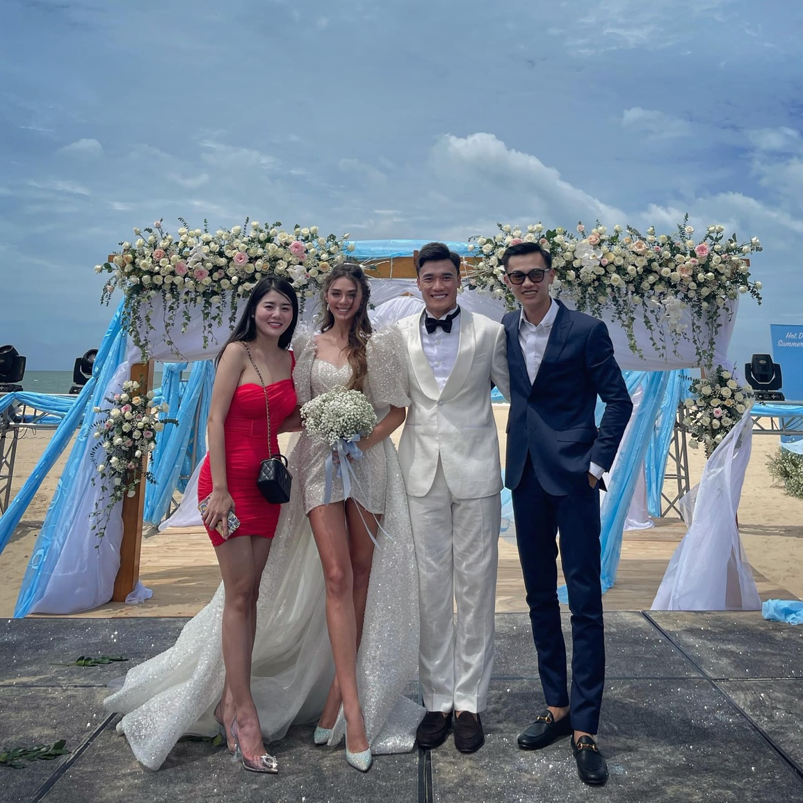 Thủ môn Bùi Tiến Dũng bí mật kết hôn với người mẫu Tây sinh năm 2000 - 3 Thủ môn Bùi Tiến Dũng bí mật kết hôn với người mẫu Tây sinh năm 2000 - 3