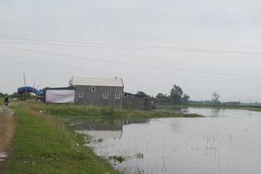 Lội xuống sông chơi, hai cháu bé chết đuối thương tâm