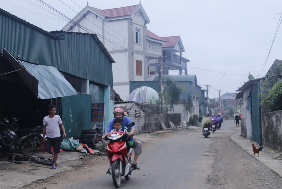 Về xã có hàng trăm người dân từng làm nghề... tay gậy tay bị - 4 Về xã có hàng trăm người dân từng làm nghề... tay gậy tay bị - 4