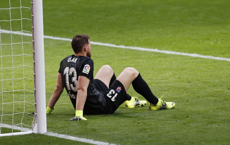 Luis Suarez nhạt nhòa, Atletico chỉ còn hơn Real Madrid 3 điểm - 7 Luis Suarez nhạt nhòa, Atletico chỉ còn hơn Real Madrid 3 điểm - 7