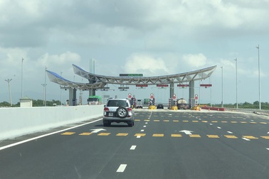 Yêu cầu kiểm tra cầu 7.000 tỷ đồng vừa thông xe đã bị “tố” lún, võng