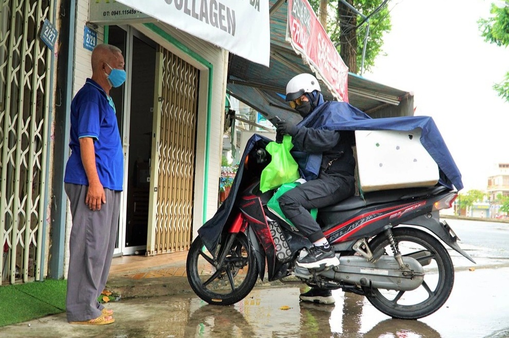 Những tình nguyện viên U70 ngày đêm bảo vệ vùng xanh ở Tây Đô - 3 Những tình nguyện viên U70 ngày đêm bảo vệ vùng xanh ở Tây Đô - 3