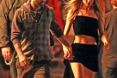 Những “bóng hồng” may mắn sở hữu các đấng lang quân vô cùng nóng bỏng