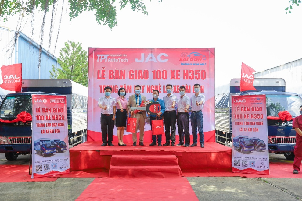 Jac bàn giao 100 xe trường lái H350 cho Trung tâm dạy nghề lái xe Sài Gòn - 5 Jac bàn giao 100 xe trường lái H350 cho Trung tâm dạy nghề lái xe Sài Gòn - 5