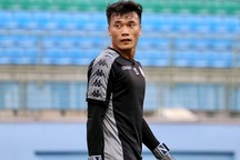 Thủ môn Bùi Tiến Dũng có cơ hội sát cánh cùng Lee Nguyễn?