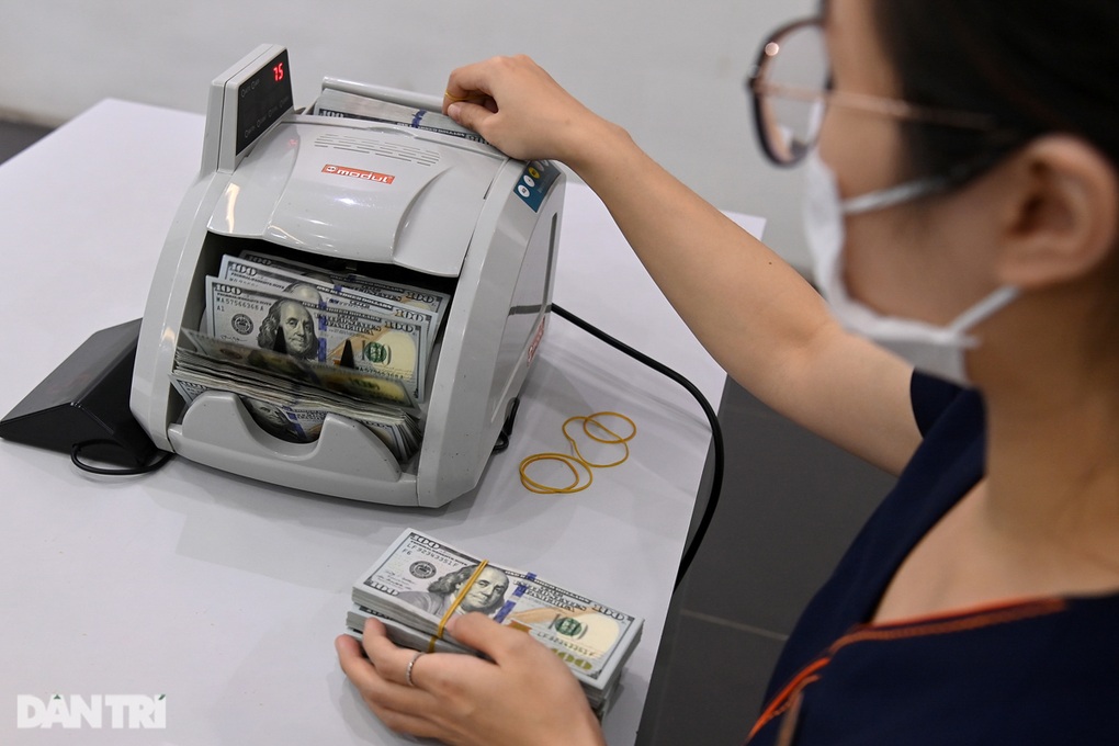 Giá mua vàng tăng 300.000 đồng/lượng - 2 Giá mua vàng tăng 300.000 đồng/lượng - 2
