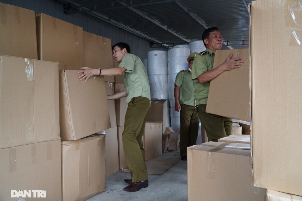 Bắc Ninh: Cơ sở sản xuất khẩu trang siêu bẩn bị xử phạt, tiêu hủy lô hàng - 1 Bắc Ninh: Cơ sở sản xuất khẩu trang siêu bẩn bị xử phạt, tiêu hủy lô hàng - 1