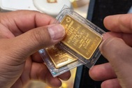 Tuần biến động dữ dội của vàng: Vọt lên kỷ lục 81 triệu đồng rồi "bốc hơi"