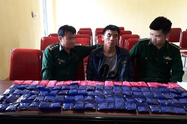 Bắt đối tượng người Lào mang 20.000 viên ma túy vào Việt Nam