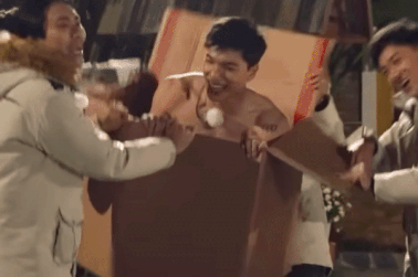 "2 ngày 1 đêm" nói gì vụ Hieuthuhai lột đồ, lạm dụng khoe thân câu view?