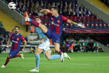 Ghi 3 bàn trong 8 phút, Barcelona trở lại ngôi đầu bảng La Liga