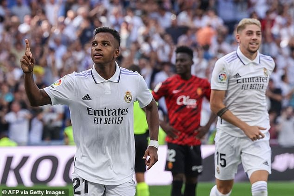 Duy trì mạch toàn thắng, Real Madrid trở lại ngôi đầu bảng La Liga - 9 Duy trì mạch toàn thắng, Real Madrid trở lại ngôi đầu bảng La Liga - 9