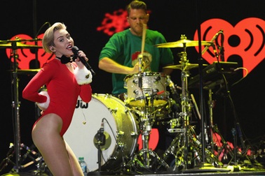 Tuyển tập những bộ cánh phản cảm của Miley Cyrus