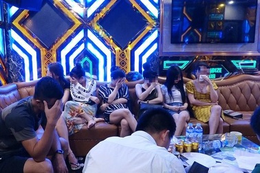Xử phạt quán karaoke có hàng chục thanh niên "bay lắc" phê ma túy