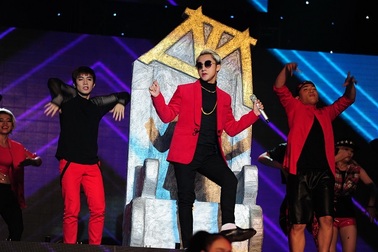 Sơn Tùng cùng Đông Nhi chia nhau vị trí dẫn đầu